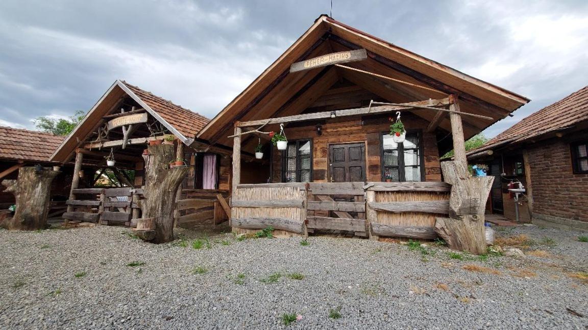 Casa Rustic Feher & Fekete Vendeghazak Sovata Eksteriør billede