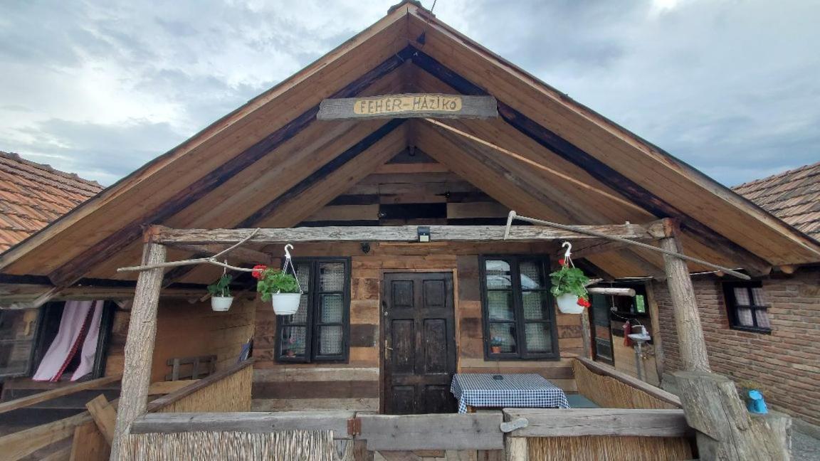 Casa Rustic Feher & Fekete Vendeghazak Sovata Eksteriør billede