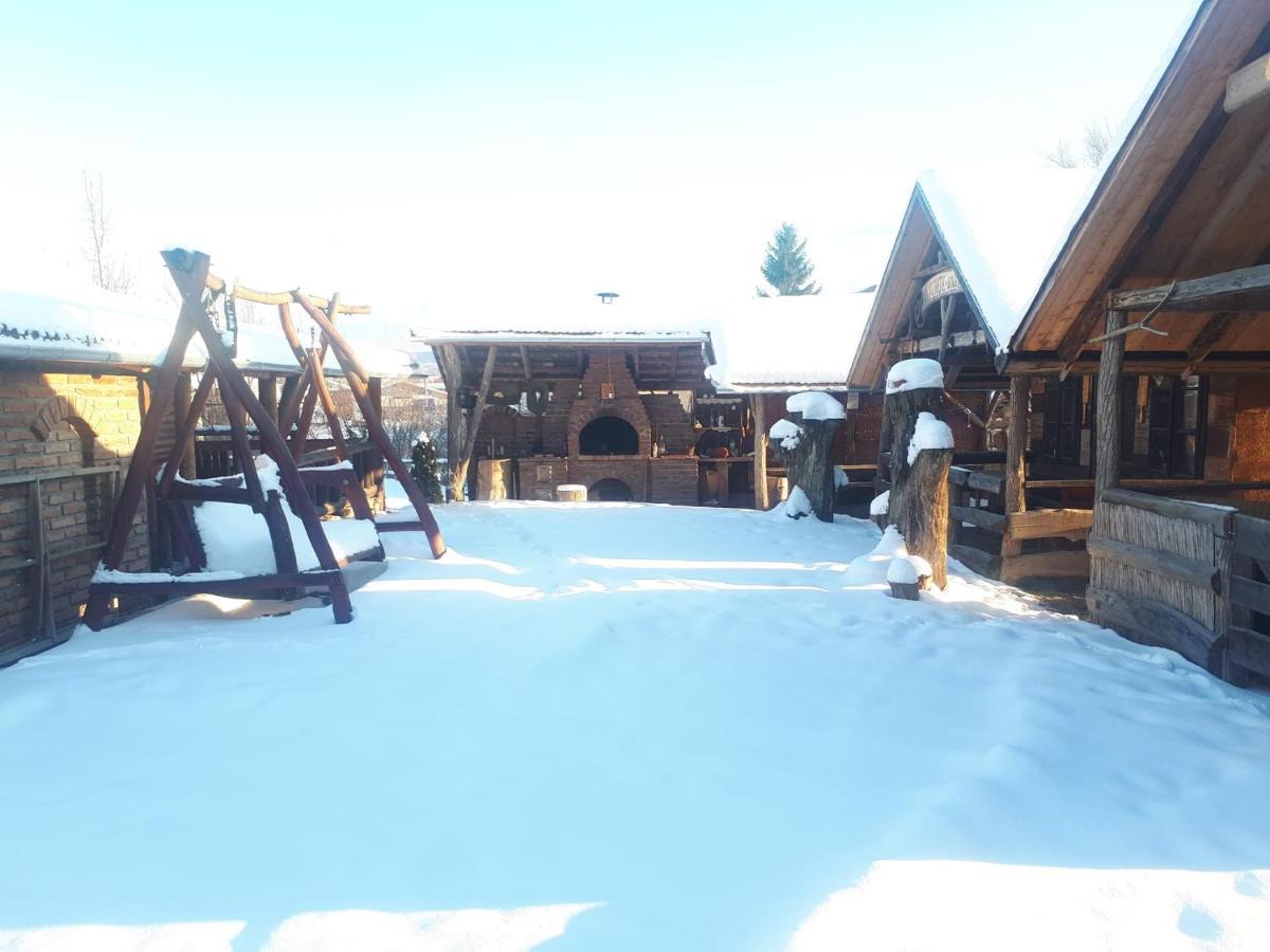 Casa Rustic Feher & Fekete Vendeghazak Sovata Eksteriør billede
