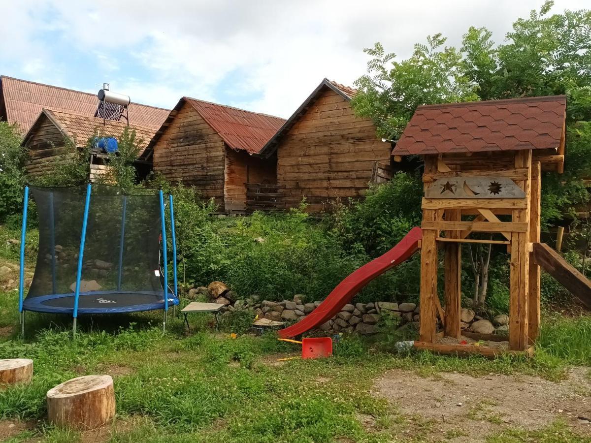 Casa Rustic Feher & Fekete Vendeghazak Sovata Eksteriør billede